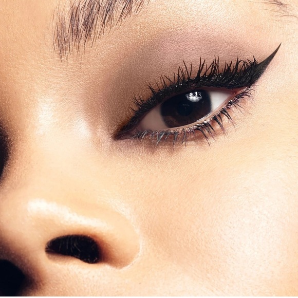 SHEER STONE | SUEDE SHADE™ LIQUID EYE SHADOW | Stila - Picture 5 of 5